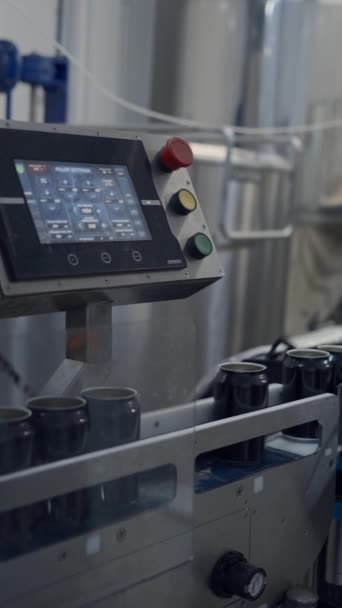 Автоматичні Машини Переміщують Алюмінієві Олов Яні Банки Пива Заводі Пива — стокове відео