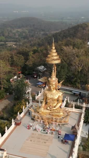 Ett Buddistiskt Tempel Sett Ovanifrån Thailand Fhd Vertikal Video — Stockvideo