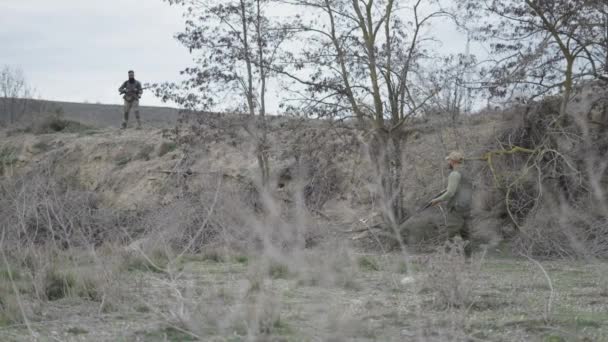Two Hunters Observing Burrow Zaragoza Horizontal Video — Stock Video