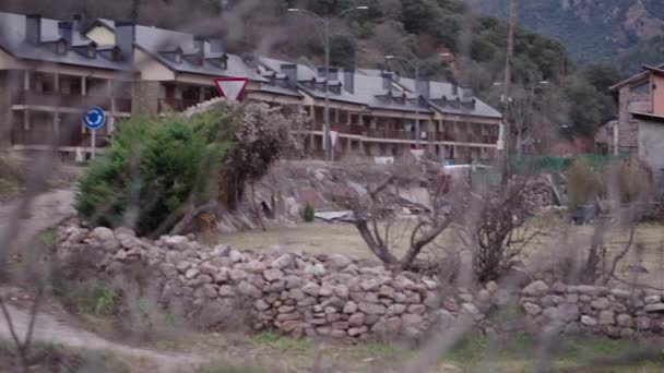 安道尔附近美丽的山区房屋 4K水平录像 — 图库视频影像