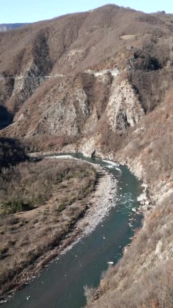 Drone Przechwytuje Górę Piękną Rzekę Fhd Vertical Video — Wideo stockowe