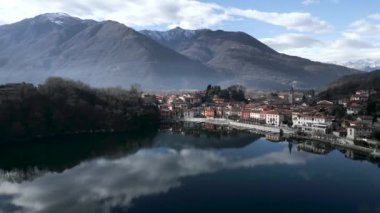Mergozzo 'nun güzel gölü İHA tarafından çekildi - 4K Yatay video