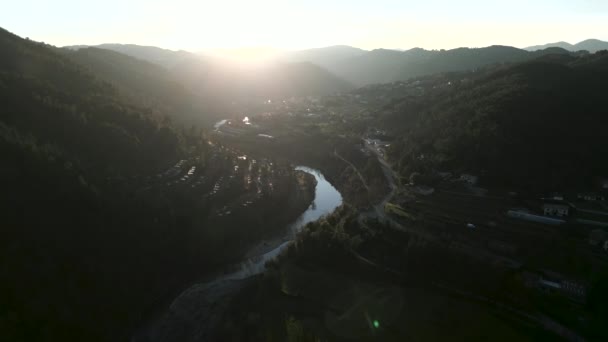Красива Річка Горах Заході Сонця Горизонтальне Відео — стокове відео