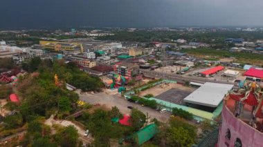 Wat Samphran 'ın eşsiz ejderha zarfıyla görkemli tapınağı Tayland - 4K Yatay