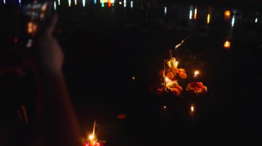 Fener Festivali, Bangkok Tayland 'daki nehir kenarında mumlar, çiçekler ve havai fişeklerle yapılan bir gelenektir.