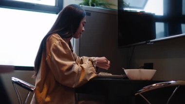 Hayvan eti yemeden protein ve karbonhidrat içeren vegan diyet örneği - 4K Yatay