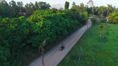 hava yolu, konaklama, açık hava, alternatif, ağaç, orman, yol, ev, kask, drone, yaşam tarzı, yaprak, yerel alan, sırt çantası, motosiklet, motorcu, doğal, doğa, pasifik, palmiye ağacı, ulusal park, bitkiler, dallar, tekerlek