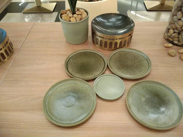 Closeup Shot Wooden Table Ceramic Pot — Stock Photo, Image