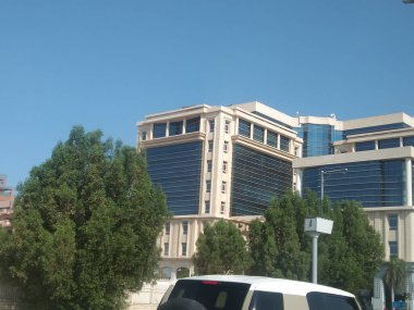 Şehrin modern binası