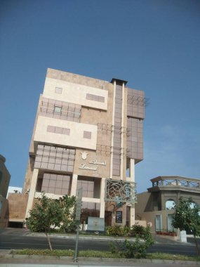 Şehrin modern binası