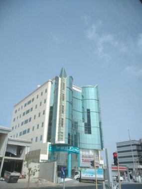 Şehrin modern binası