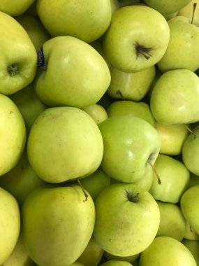 sepetteki yeşil elmalar