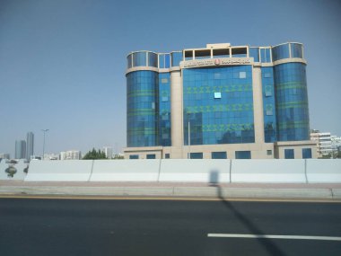 Şehrin modern binası