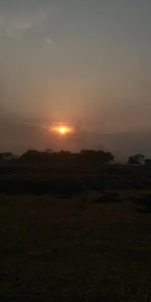 Denizin üzerinde güzel bir gün batımı