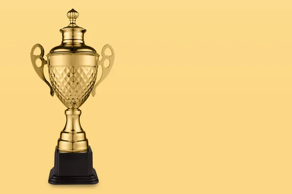 Χρυσό Κύπελλο Βραβείο Αθλητισμού Κίτρινο Φόντο Νίκη Έννοια Αντίγραφο Χώρου — Φωτογραφία Αρχείου
