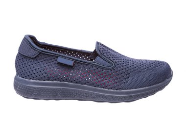 Bir yaz mavi spor ayakkabı, hafif kumaş, beyaz arka planda, izole