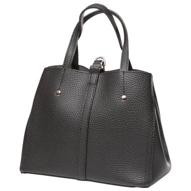 Siyah kadın çantası desenli deriden, iki saplı ve kemerli, beyaz arka planda, izole edilmiş.