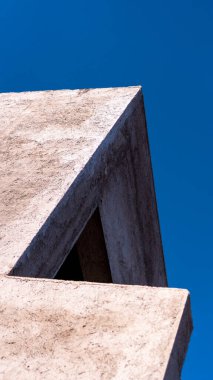 Çapraz çizgileri olan, inşaat halindeki evin soyut görüntüsü