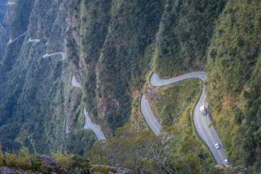 Görkemli Serra do Rio do Rastro Dağı Yolu Geçidi, Santa Catarina, Güney Brezilya