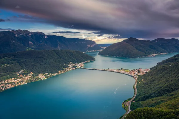 Dramatisk Solnedgång Över Turkosa Sjön Lugano Schweiziska Alperna — Stockfoto