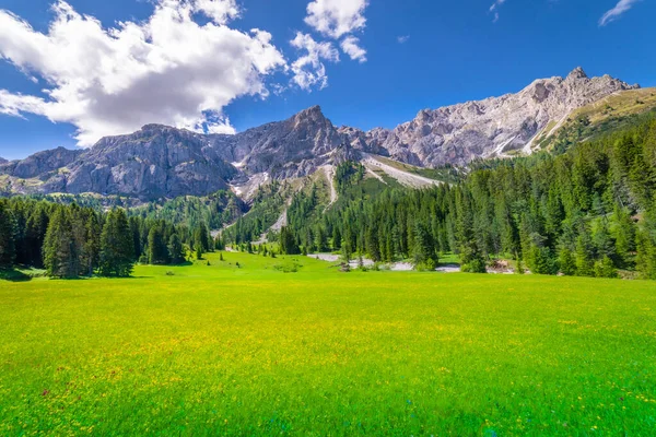 Idylická Alpská Krajina Svaté Magdaleny Jaře Val Funes Dolomity Alpy — Stock fotografie