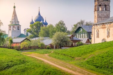 Ortodoks Kilisesi altın gün doğumunda, Suzdal, Rusya 'nın altın yüzüğü