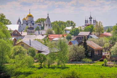 Ortodoks kilisesi altın gün doğumunda, Suzdal şehri, Rusya 'nın altın yüzüğü