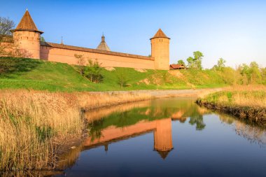 Aziz Euthymius Manastırı ve nehir yansıması, Suzdal, Rusya 'nın altın yüzüğü.