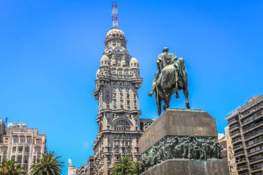 Plaza Independencia, Bağımsızlık Meydanı, Montevideo, güneşli bir günde, Uruguay Güney Amerika