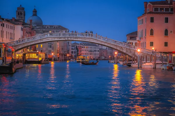 Понте Дельи Скальци Мост Босиком Освещенный Вечером Венеции Италия — стоковое фото