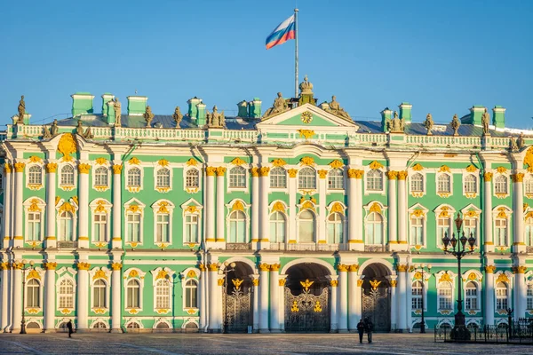 Utsikt Över Vinterpalatset Ryska Flaggan Viftar Och Petersburg Vid Gyllene — Stockfoto