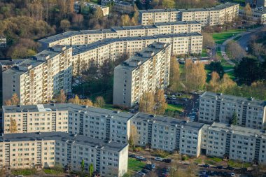 Vilnius 'un Lazdini yerleşim bölgesi. Gün batımında TV kulesinden Litvanya' ya.