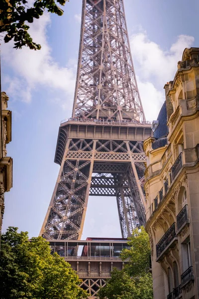 Eiffeltornet Och Parisien Arkitektur Solig Dag Paris Frankrike — Stockfoto