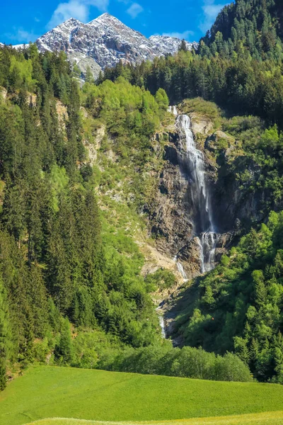 Stubai Vadisi 'nde Şelale, Grawa Wasserfall, Innsbruck yakınlarında Kuzey Tyrol, Avusturya