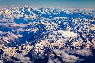 Hava Alp manzarası, görkemli Gran Paradiso karla kaplı İtalyan Alpleri ve Vanoise, Fransa