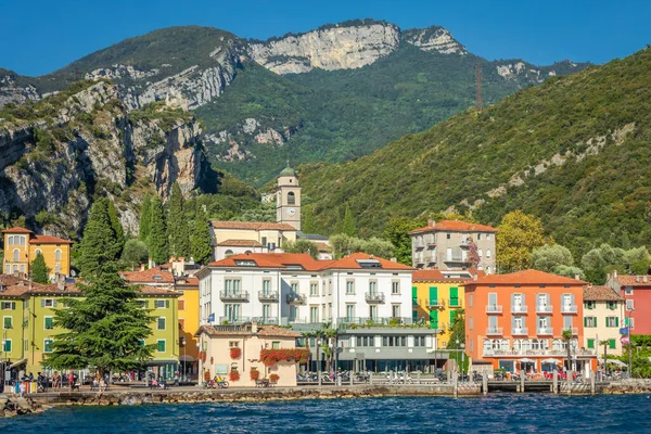 Idyllisch Gardameer Riva Del Garda Oude Stadskust Bij Zonsondergang Italiaanse — Stockfoto
