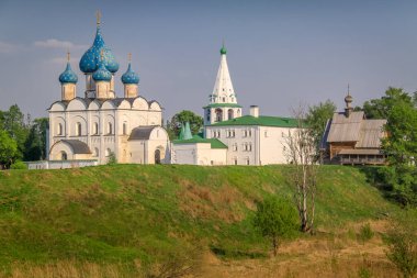 Aziz Niklas ve Kremlin Ortodoks Kilisesi altın gündoğumunda, Suzdal, Rusya 'nın altın yüzüğü