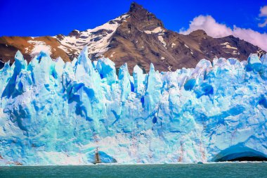 Dramatik Perito Moreno Buzulu ve buz kütlesi, Arjantin Gölü, Patagonya, El Calafate