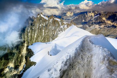 Mont Blanc Massif Alp Dağları dramatik gündoğumunda, Chamonix, Fransız Alpleri