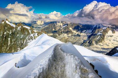 Mont Blanc Massif Alp Dağları dramatik gündoğumunda, Chamonix, Fransız Alpleri