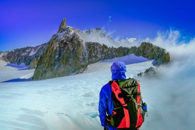 Monte Bianco, Mont Blanc dağ manzarası ve Dent du Geant, Aosta Vadisi, Kuzey İtalya