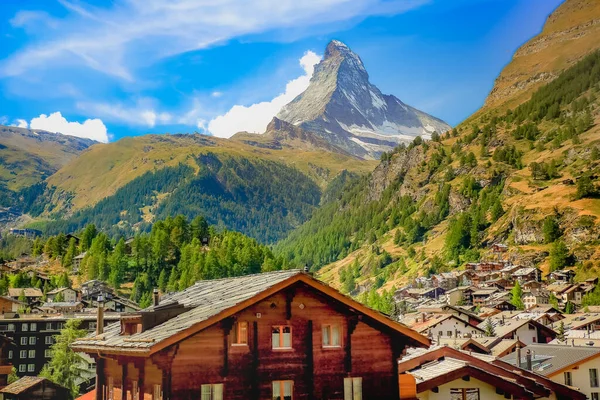 Matterhorn Sobre Pinos Zermatt Bosque Valle Idílico Alpes Suizos — Foto de Stock