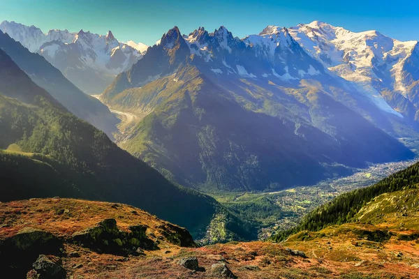 Mont Blanc Maciço Idílico Paisagem Alpina Campo Dia Ensolarado Chamonix — Fotografia de Stock