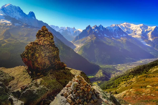 Mont Blanc Ορεινό Τοπίο Ειδυλλιακό Αλπικό Στην Ηλιόλουστη Μέρα Chamonix — Φωτογραφία Αρχείου
