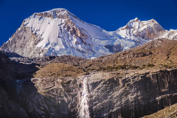 Cascata Massiccio Del Monte Huascaran Cordigliera Blanca Ande Innevate Ancash — Foto Stock