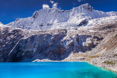 Cordillera Blanca 'da Idyllic laguna 69, karla kaplı And Dağları, Ancash, Peru