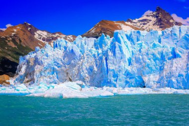 Dramatik Perito Moreno Buzulu ve buz kütlesi, Arjantin Gölü, Patagonya, El Calafate