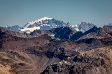 Dramatik manzaranın panoramik görüntüsü, İsviçre Alpleri Motor, Graubunden, İsviçre