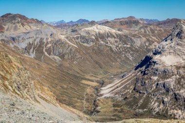 Dramatik manzaranın panoramik görüntüsü, İsviçre Alpleri Motor, Graubunden, İsviçre