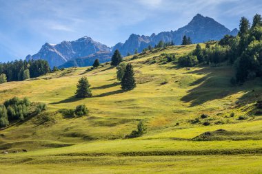 Dramatik manzaranın panoramik görüntüsü, İsviçre Alpleri Motor, Graubunden, İsviçre